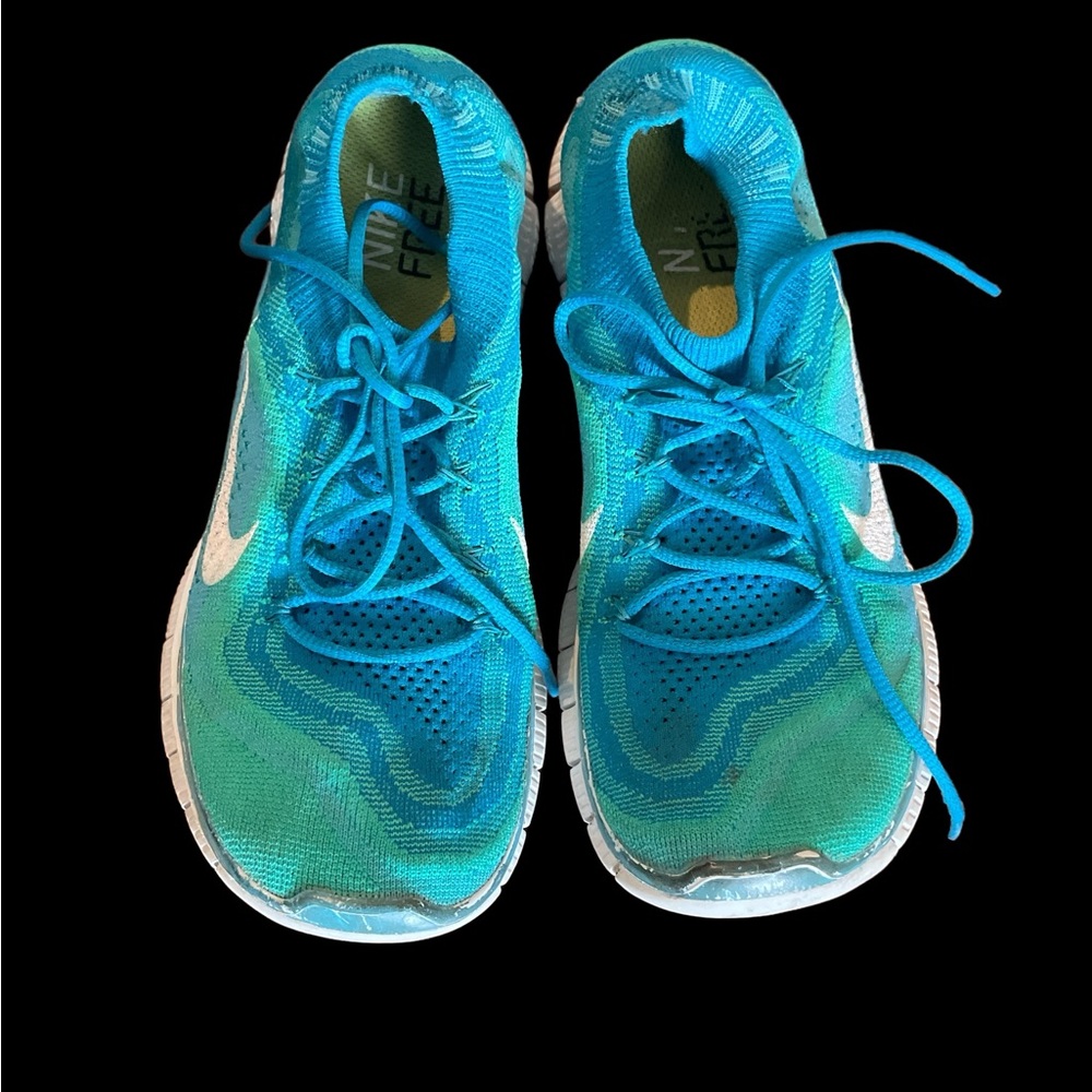 NIKE free flyknit 5.0 Size 8.5 women’s